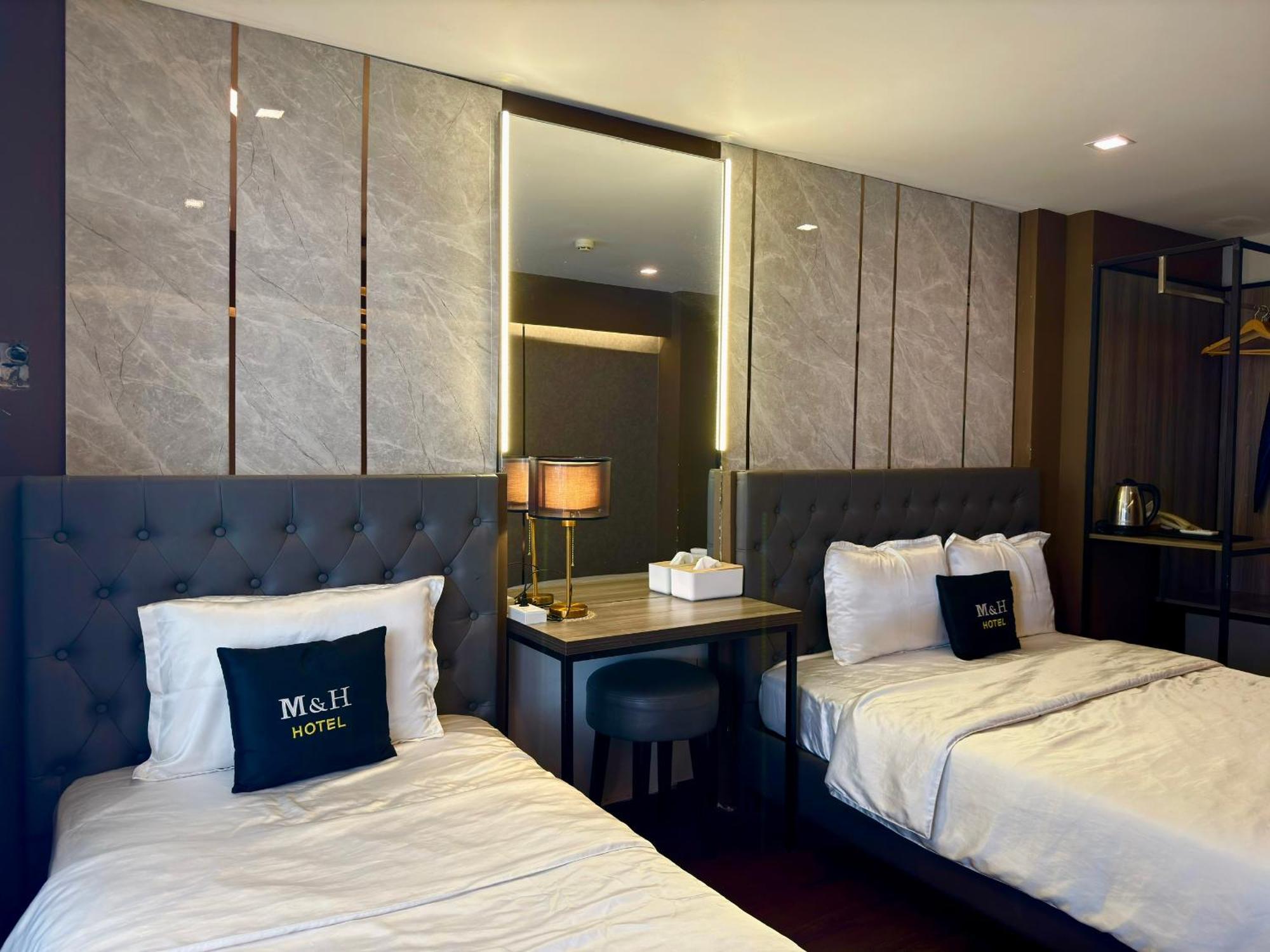 M&H Hotel Хошимин Екстериор снимка