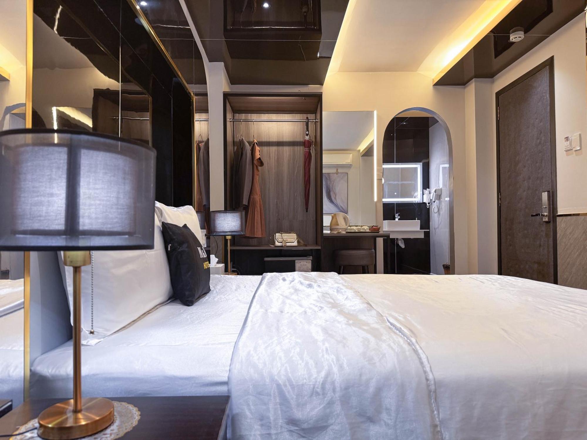 M&H Hotel Хошимин Екстериор снимка
