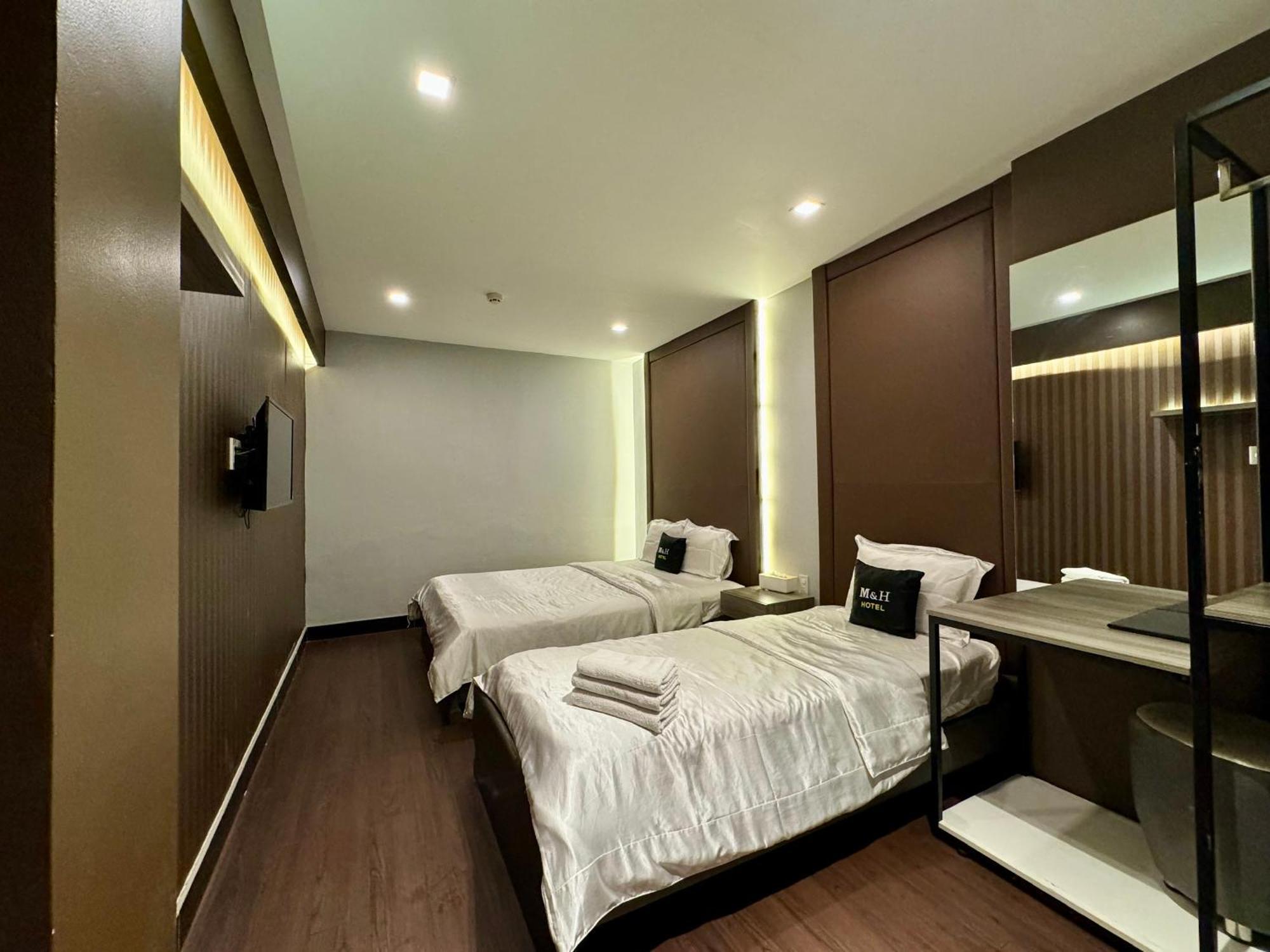 M&H Hotel Хошимин Екстериор снимка